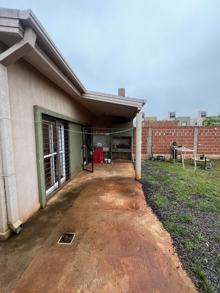 Casa en venta Barrio Itaembe Guazu